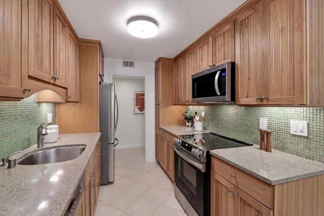 2323 Eastridge Avenue 512, Menlo Park, CA 94025