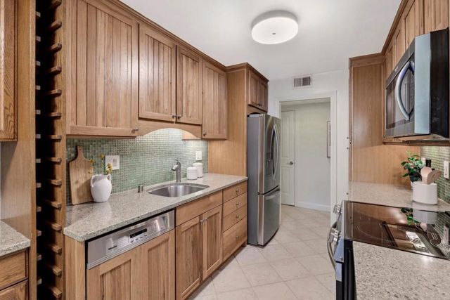 2323 Eastridge Avenue 512, Menlo Park, CA 94025