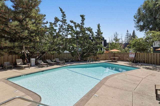 2323 Eastridge Avenue 512, Menlo Park, CA 94025