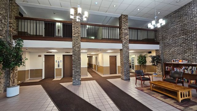 1460 Fairlane Drive 329, Schaumburg, IL 60193