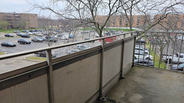 1460 Fairlane Drive 329, Schaumburg, IL 60193