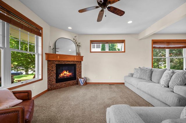 15692 Enfield Avenue N, Hugo, MN 55038