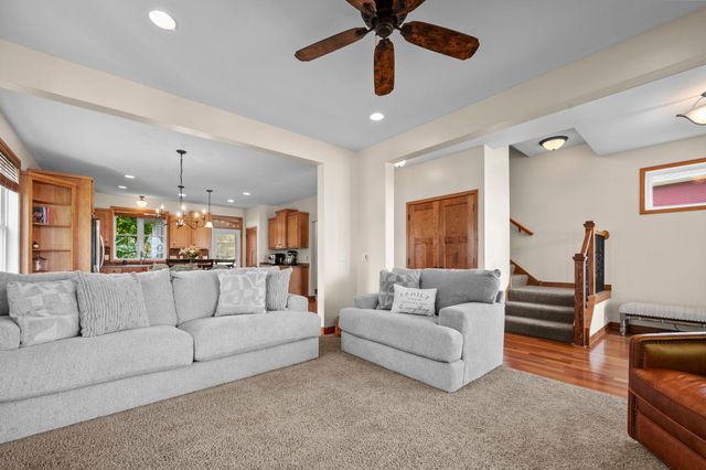 15692 Enfield Avenue N, Hugo, MN 55038