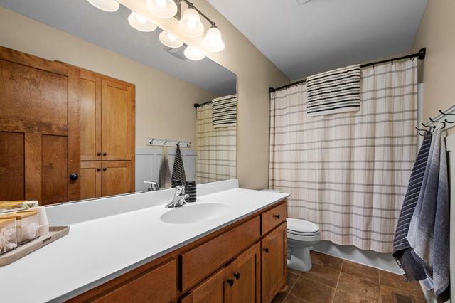 15692 Enfield Avenue N, Hugo, MN 55038
