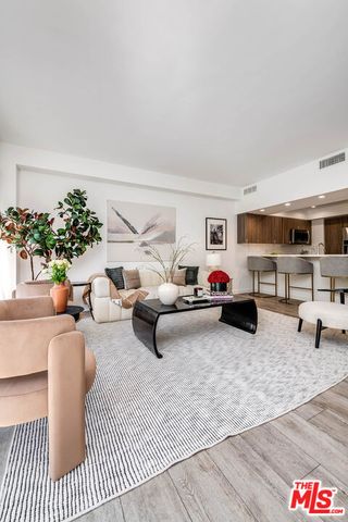 7135 Hollywood Boulevard 305, Los Angeles, CA 90046