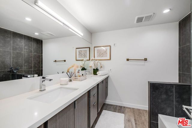 7135 Hollywood Boulevard 305, Los Angeles, CA 90046