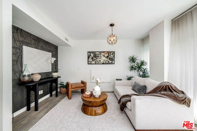 7135 Hollywood Boulevard 305, Los Angeles, CA 90046