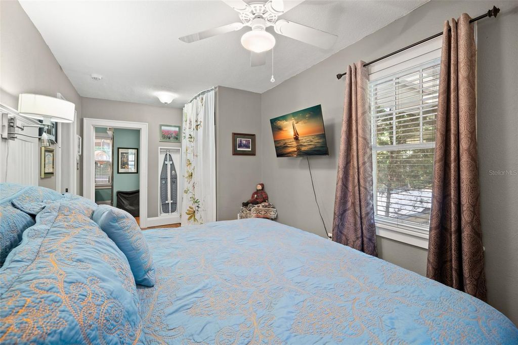 Image 15 of property listing at 1035 E ROBSON STREET, Tampa, FL 33604