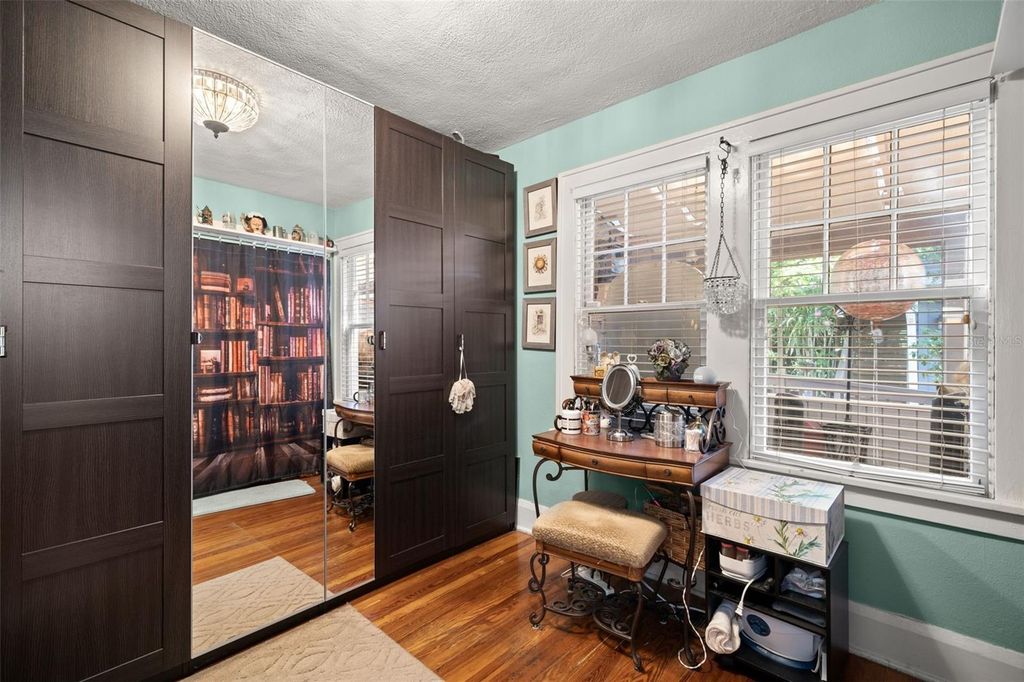 Image 16 of property listing at 1035 E ROBSON STREET, Tampa, FL 33604