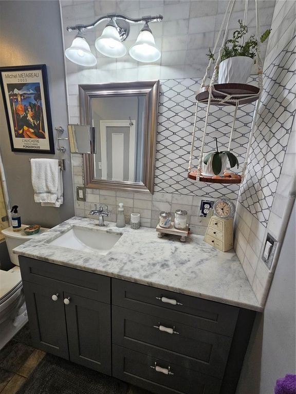 Image 18 of property listing at 1035 E ROBSON STREET, Tampa, FL 33604