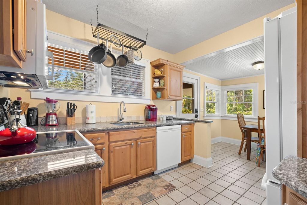 Image 24 of property listing at 1035 E ROBSON STREET, Tampa, FL 33604