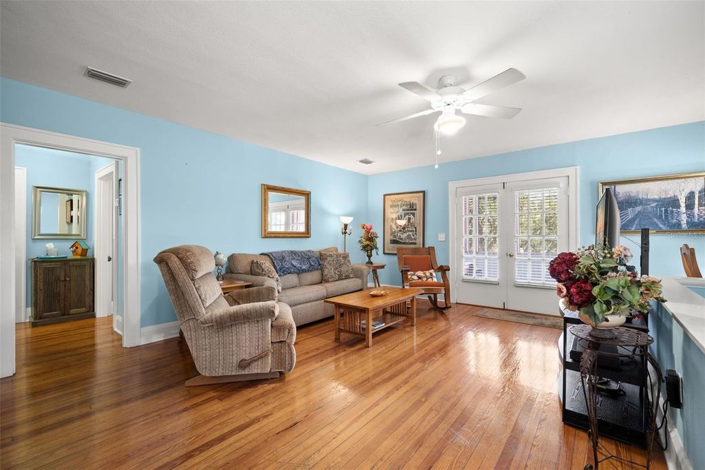 Image 25 of property listing at 1035 E ROBSON STREET, Tampa, FL 33604