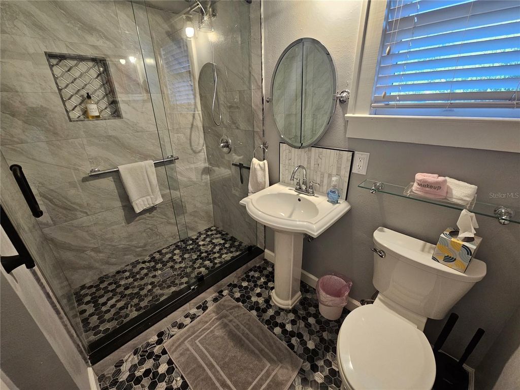 Image 30 of property listing at 1035 E ROBSON STREET, Tampa, FL 33604