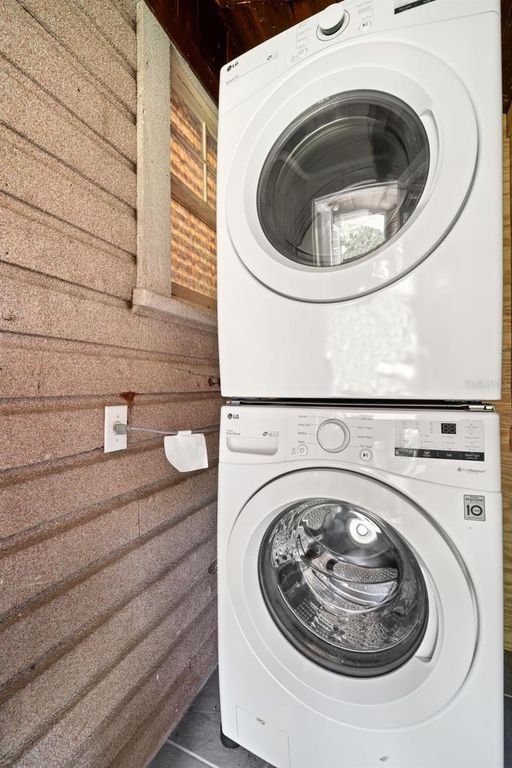 Image 37 of property listing at 1035 E ROBSON STREET, Tampa, FL 33604