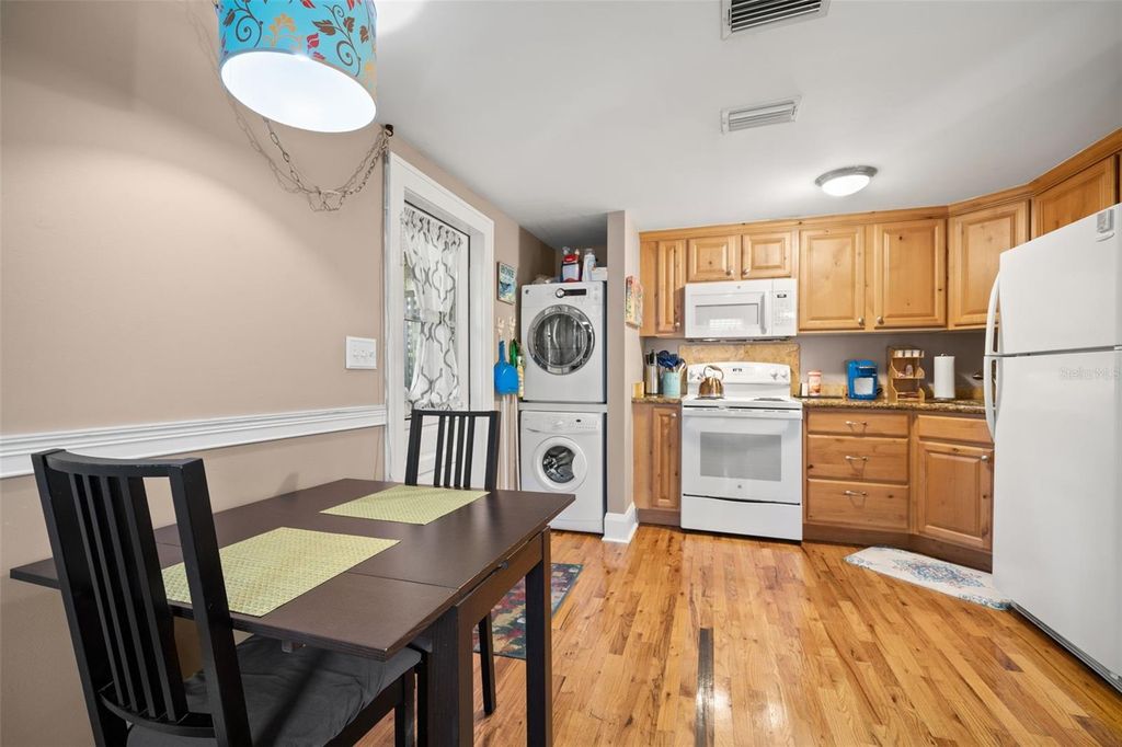 Image 41 of property listing at 1035 E ROBSON STREET, Tampa, FL 33604