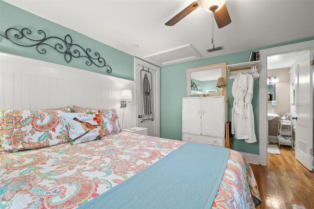 Image 44 of property listing at 1035 E ROBSON STREET, Tampa, FL 33604