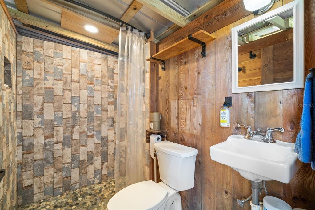 Image 54 of property listing at 1035 E ROBSON STREET, Tampa, FL 33604