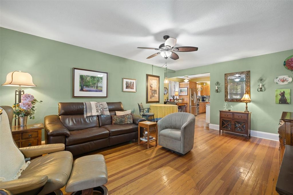 Image 8 of property listing at 1035 E ROBSON STREET, Tampa, FL 33604