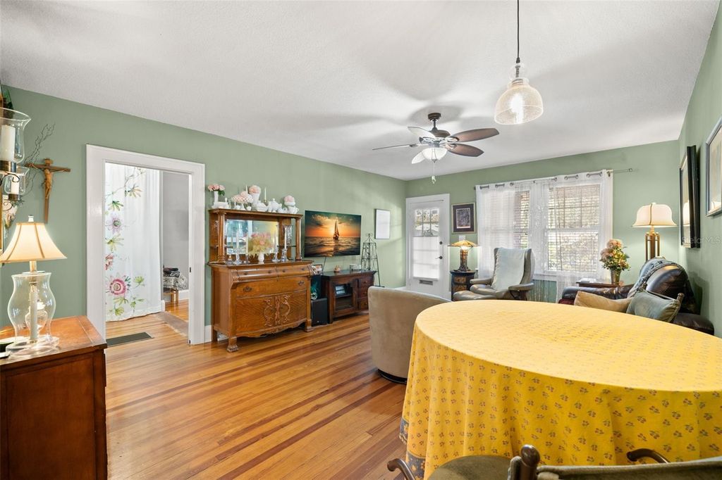 Image 10 of property listing at 1035 E ROBSON STREET, Tampa, FL 33604