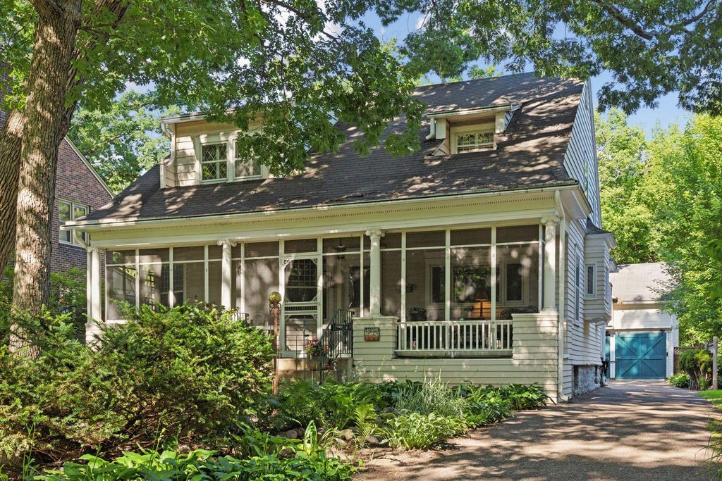 1323 Keston Street, Saint Paul, MN 55108