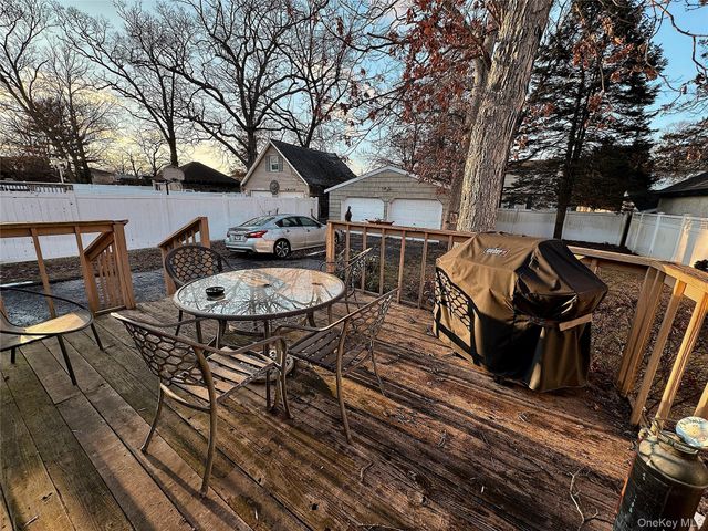 15 Maple Street, West Babylon, NY 11704