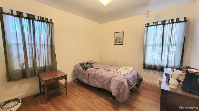 28205 Kaufman Street, Roseville, MI 48066