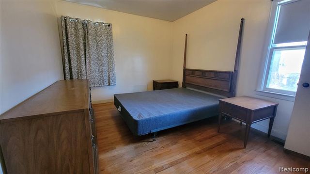 28205 Kaufman Street, Roseville, MI 48066