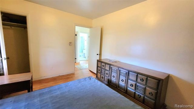 28205 Kaufman Street, Roseville, MI 48066