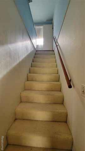 28205 Kaufman Street, Roseville, MI 48066