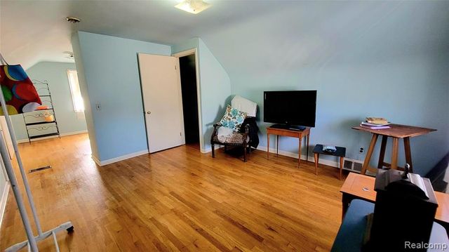 28205 Kaufman Street, Roseville, MI 48066