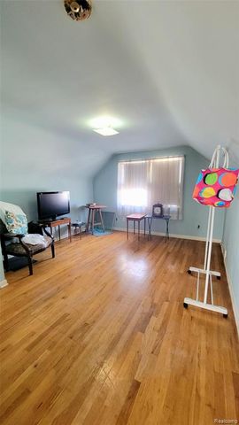 28205 Kaufman Street, Roseville, MI 48066