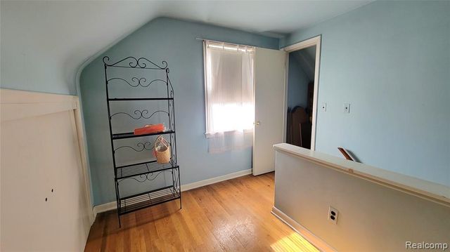 28205 Kaufman Street, Roseville, MI 48066