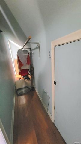 28205 Kaufman Street, Roseville, MI 48066