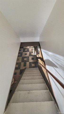 28205 Kaufman Street, Roseville, MI 48066