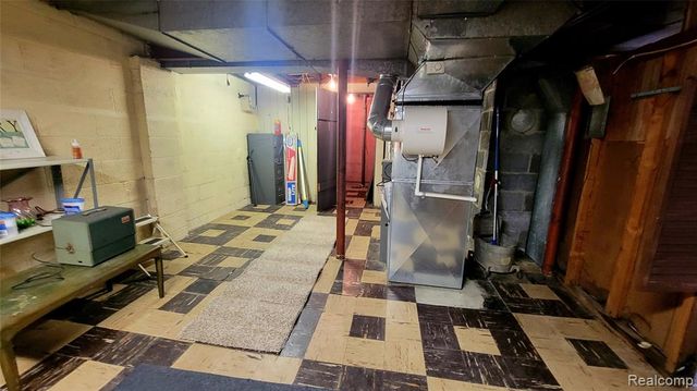 28205 Kaufman Street, Roseville, MI 48066