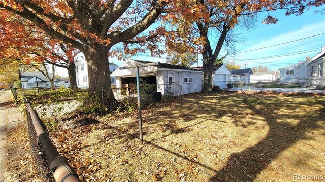 28205 Kaufman Street, Roseville, MI 48066