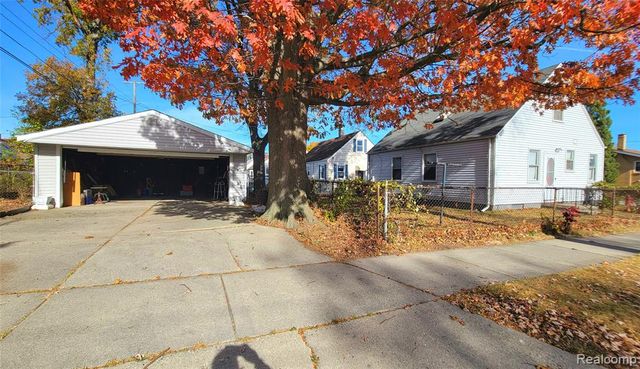 28205 Kaufman Street, Roseville, MI 48066