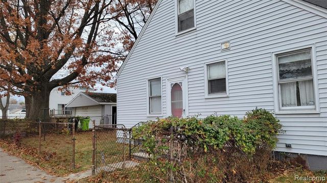 28205 Kaufman Street, Roseville, MI 48066