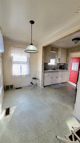 28205 Kaufman Street, Roseville, MI 48066