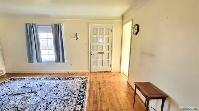 28205 Kaufman Street, Roseville, MI 48066