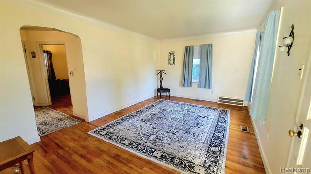 28205 Kaufman Street, Roseville, MI 48066