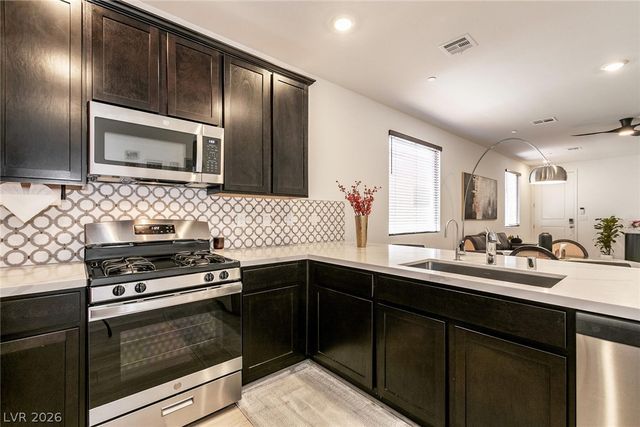 9764 Douglas Fir Street, Las Vegas, NV 89143