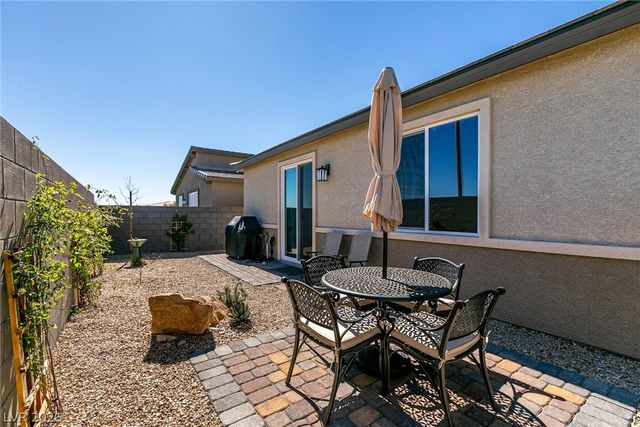 9764 Douglas Fir Street, Las Vegas, NV 89143