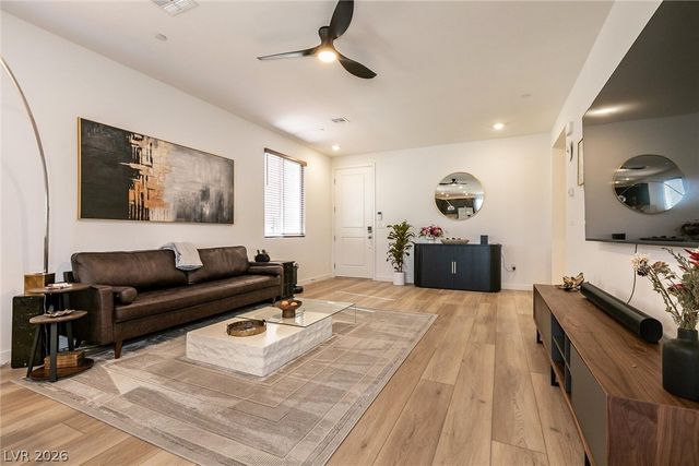 9764 Douglas Fir Street, Las Vegas, NV 89143