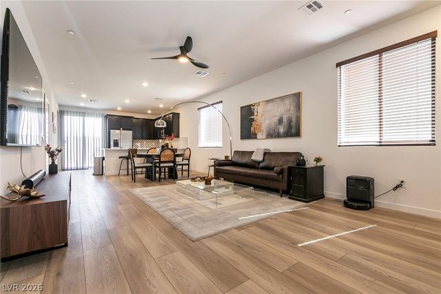 9764 Douglas Fir Street, Las Vegas, NV 89143