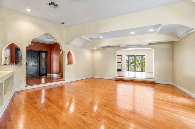 3310 Garden Avenue, Miami Beach, FL 33140