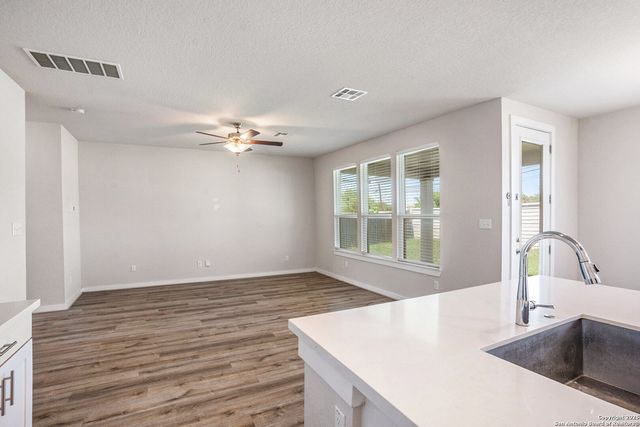 15062 Palm Desert, San Antonio, TX 78217