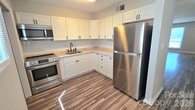 7906 Oak Meadow Court, Charlotte, NC 28210