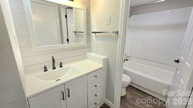 7906 Oak Meadow Court, Charlotte, NC 28210