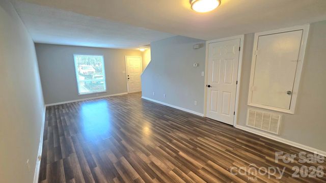 7906 Oak Meadow Court, Charlotte, NC 28210